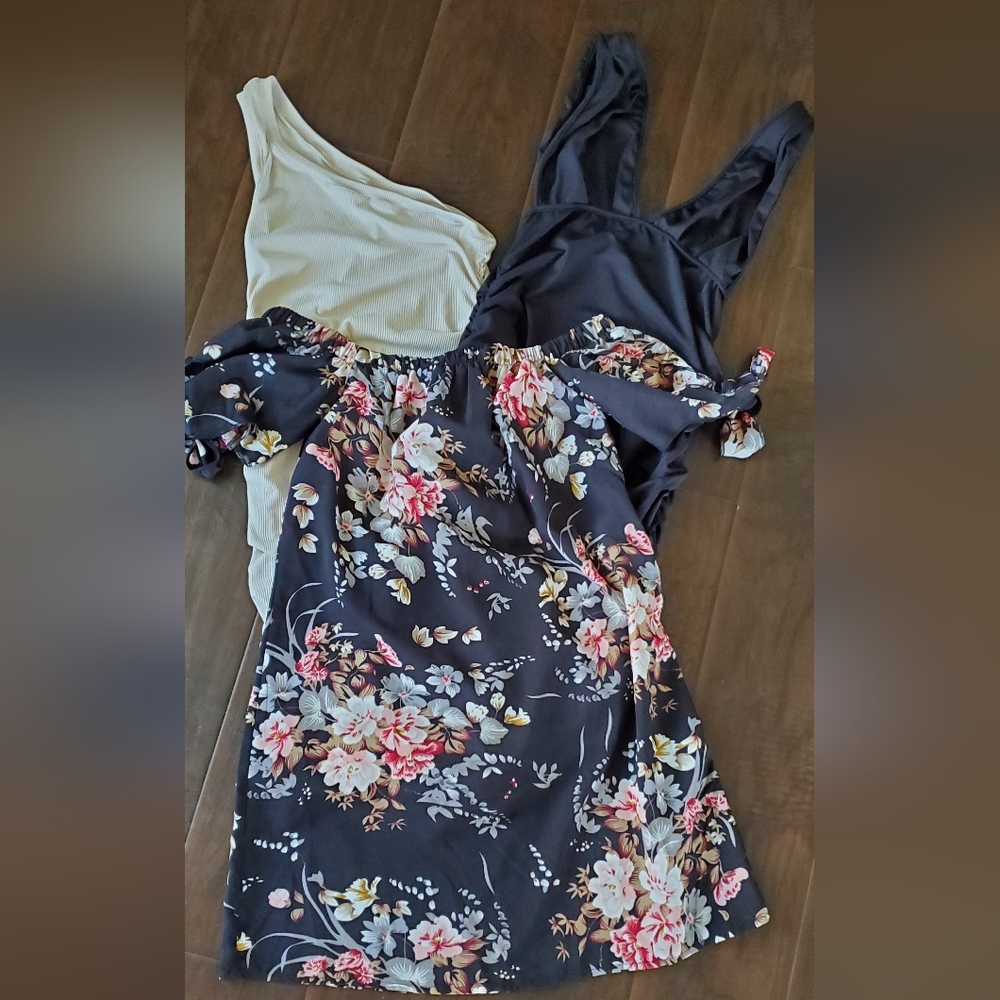 Set of 3 womens dresses size M/L